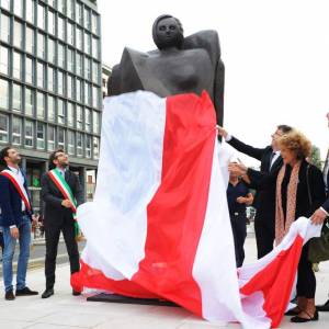 Foto Inaugurazione di 'Personaggio', la statua di Rachele Bianchi 1