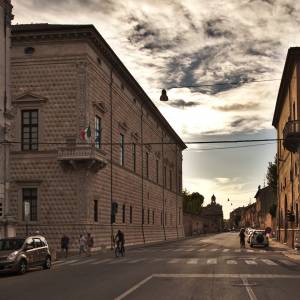 Foto Prima di NATALE, a FERRARA, una passeggiata di sera 2