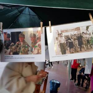 Foto Castellaneta (Ta): le copertine di NOIDONNE in mostra come 'panni al vento' - di Anna Ruggi 7