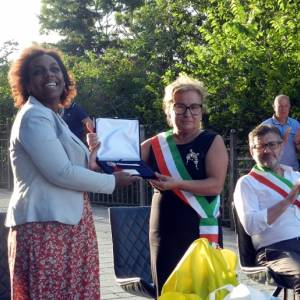 Foto Inaugurata in Puglia la statua di re Carlo I d’Angiò. Ha presenziato la Console Lise Moutoumalaya 3