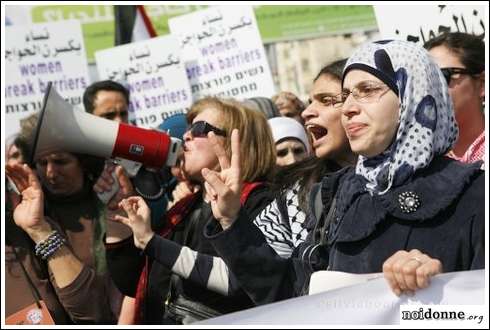 Foto: 8 marzo al check point militare