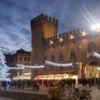 Foto: A FERRARA, una passeggiata di sera, prima di Natale di M.Cristina NASCOSI SANDRI©