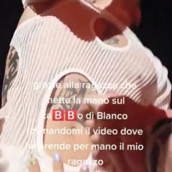 Foto: Blanco e la mano in mezzo alle gambe