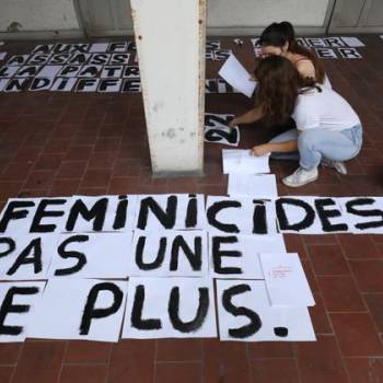 Foto: Dalle DONNE un’altra protesta al FESTIVAL di CANNES