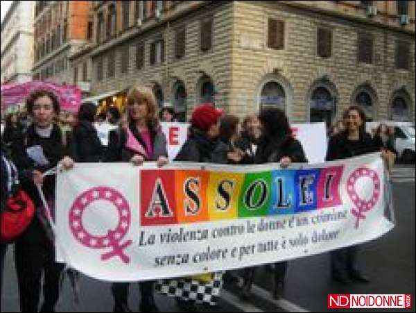 Foto: AssoLei e lo sfratto. Firmato 'Comune di Roma' - di Mariangela Zito*