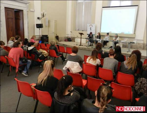 Foto: DonnaeSalute a Lucca .. parlando alle future estetiste