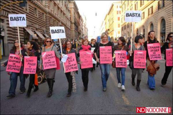 Foto: La rappresentazione mediatica del femminismo, tra donne palestrate ed altre gambizzate