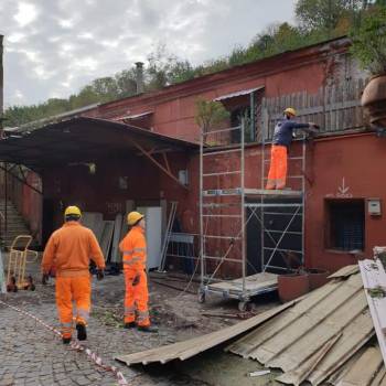 Foto: Sul degrado del Monte Testaccio si risponde con progetti e demolizioni