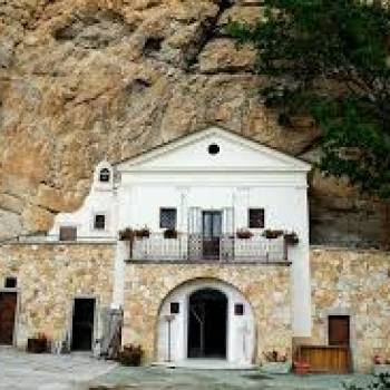 Foto: Il Santuario della Santissima Trinità di Vallepietra un ponte verso il cielo