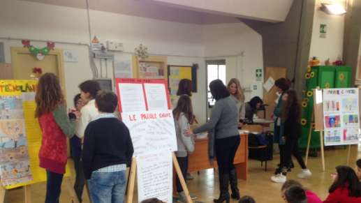 Foto: DIVERSI MA PARI, scuola elementare Santa Barbara (Nettuno). Le insegnanti